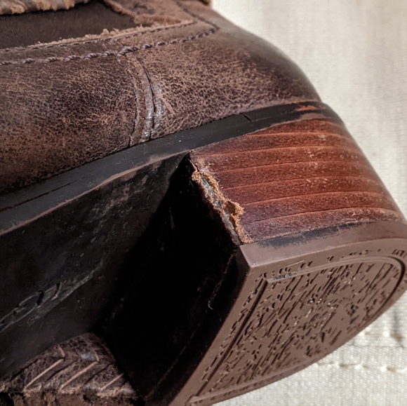 UGG Chelsea booties, sz 7.5 - Picture 13 of 16